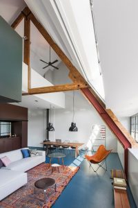 Жилой лофт в здании старой школыАрхитекторы Studio