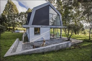 Завершенный в 2013 году в Envigado, Антиокия,