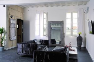 Отель Le Loft des Quais на юге ФранцииОтель Le Loft des Quais расположен в городе Арль на юге Франции.