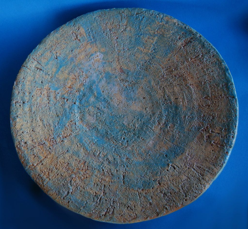 блюдо "золото на голубом" d 38см, шамот, глазури.