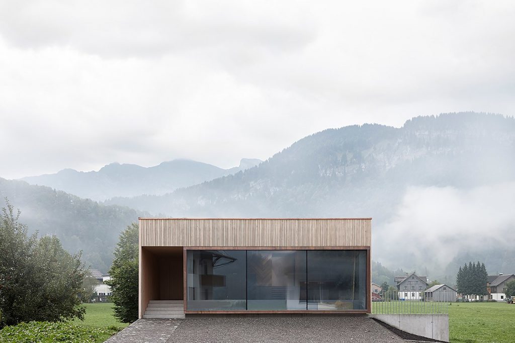 House with Showroom  ao-architekten   Markus Innauer