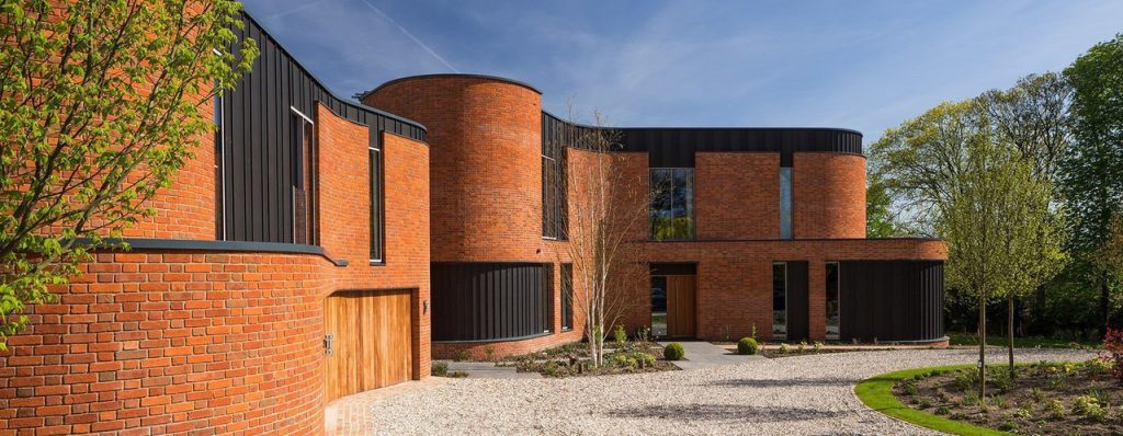 Adrian James architects builds sinuous 'incurvo' brick house in rural oxfordshire
