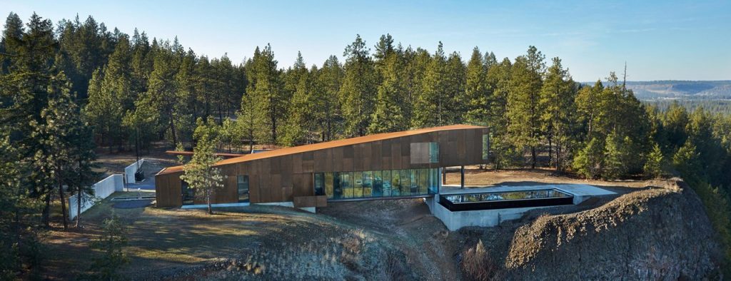 olson kundig embeds corten residence next to cliff edge