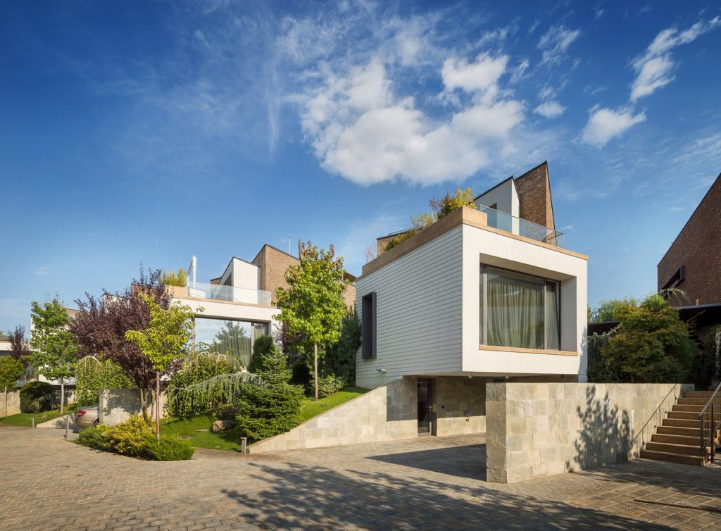 Evening on the Hill / Fabrica de arhitectura