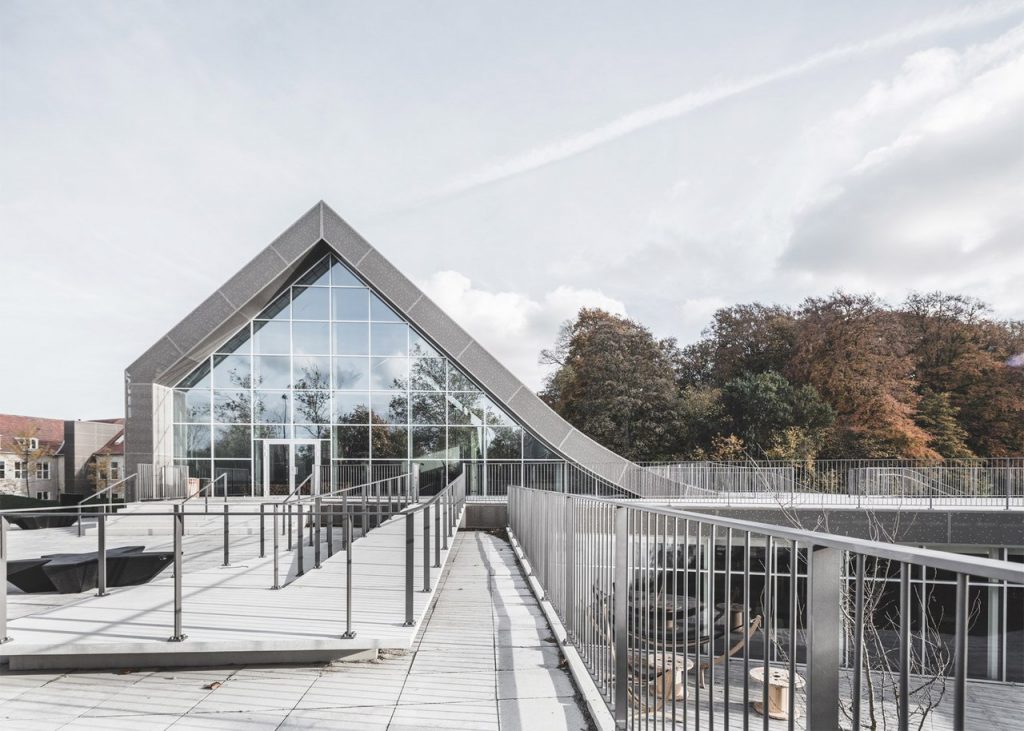 S-shaped extension links two sides of Copenhagen's Mariehøj Kulturcenter