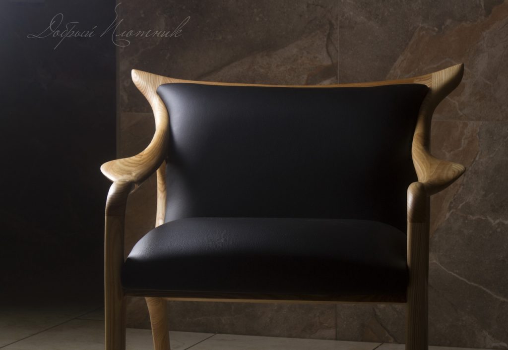 Кресло из ясеня, кожа, масло.