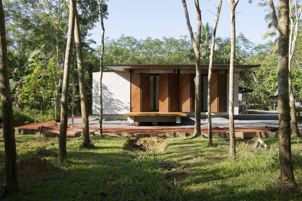 Phatthalung House / Rakchai Norateedilok Architect