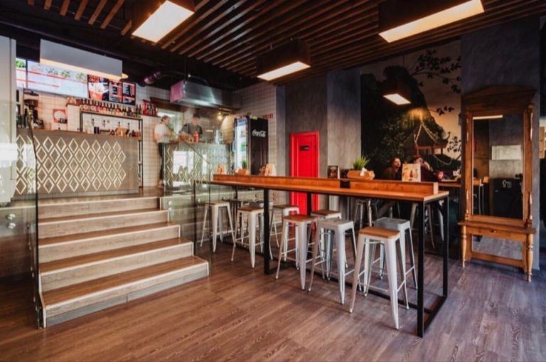 Noodle wok ул республики 26 тюмень фото Интерьер лапшичной Noodle Wok - Архитектурный журнал ADCity