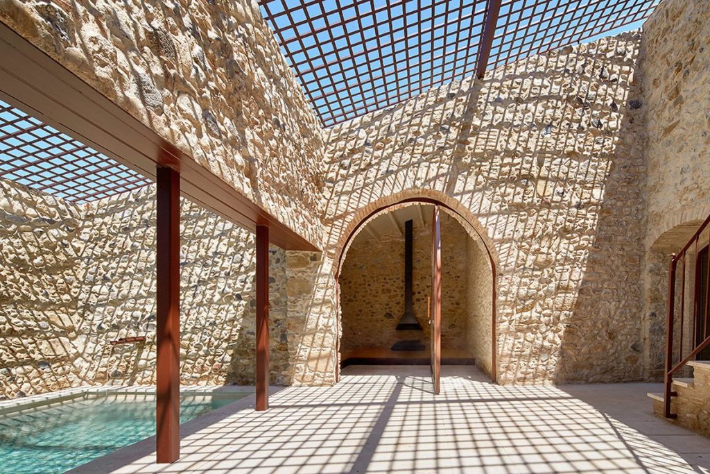 Farmhouse renovation / Arquitectura G.