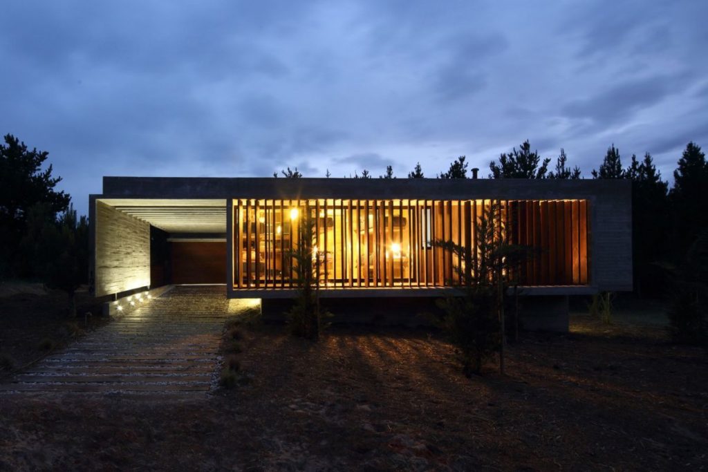 Summer House Opens Its Pergola To The Lush Argentinian Forest