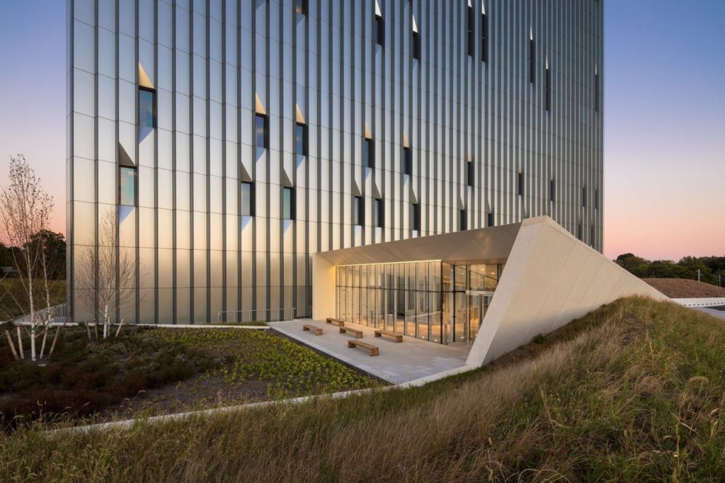 Metal cube by SOM houses emergency call centre for New York City
