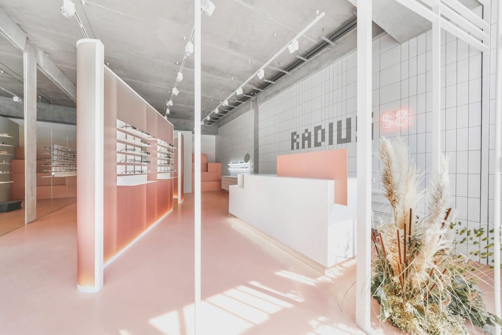 RADIUS 58 optics by DA bureau