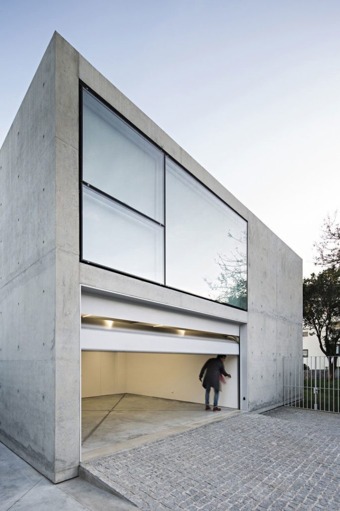 architect joão vieira de campos has designed this single family, concrete home in the serralves region of porto, portugal.