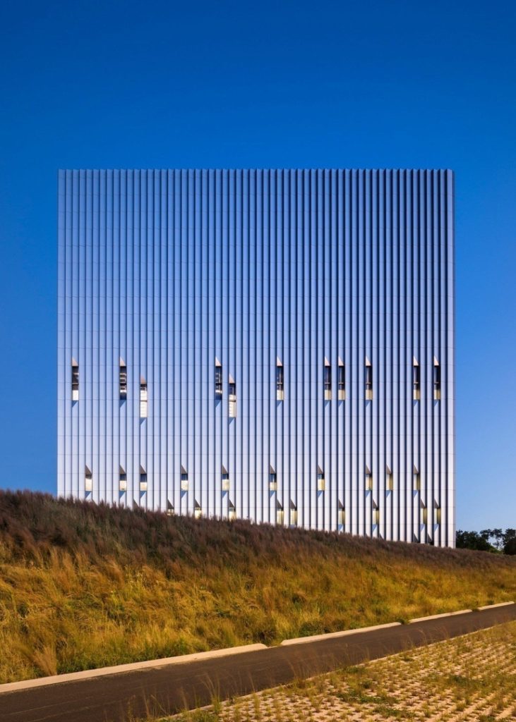 Metal cube by SOM houses emergency call centre for New York City