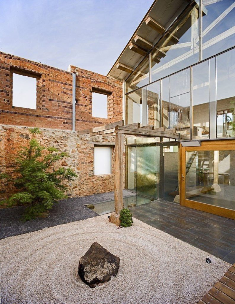 estudio castillo oli builds la ruina habitada within derelict structure