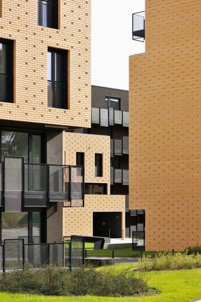 Brick Neighbourhood / dekleva gregorič architects