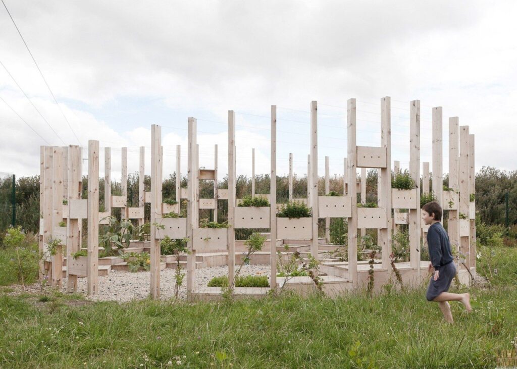 AP E's Hedge School outdoor classroom brings back 18th-century teaching methods