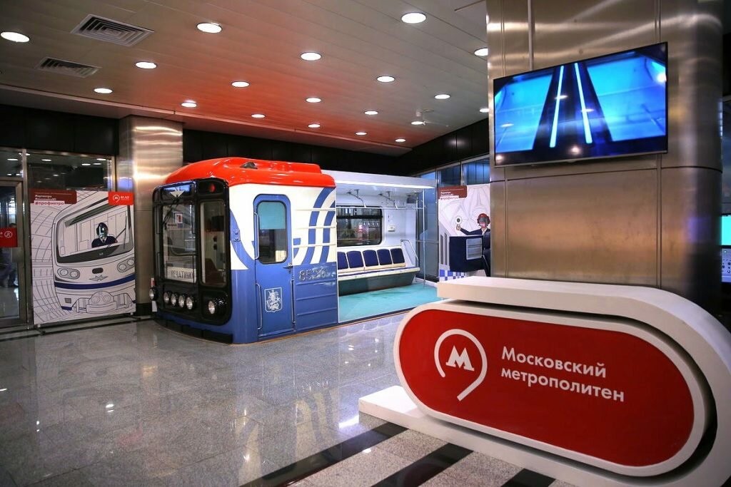 Выставочный центр метрополитена. Музей Московского метрополитена на выставочной. Станция метро Выставочная музей метро. Станция Выставочная музей метрополитена. Центр профориентации Московского метрополитена музей.