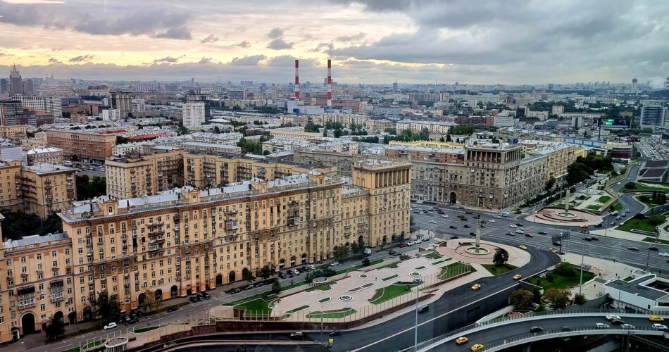 Чтобы хоть как-то сдержать рост цен на недвижимость в ЦБ предложили не продлевать программу льготной ипотеки в 2022 году. Guu Q XQBMo 950x500 - Чтобы хоть как-то сдержать рост цен на недвижимость в ЦБ предложили не продлевать программу льготной ипотеки в 2022 году.