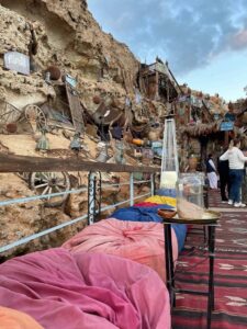 Очень колоритный интерьер ресторана Farsha в Египте