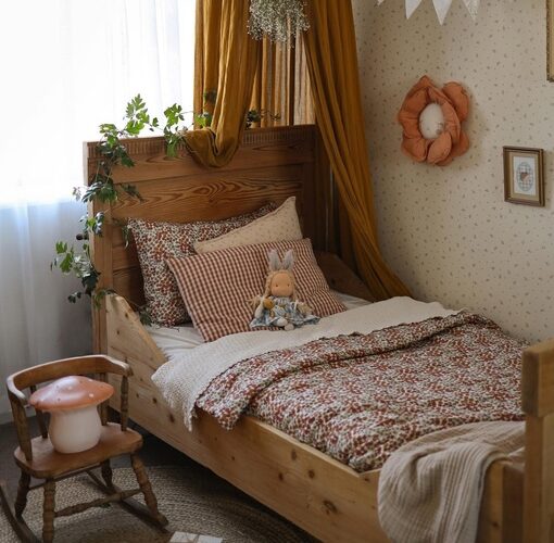UOhfhcBUYiE 510x500 - До чего же всё-таки здорово смотрятся деревянные детали в интерьере детской комнаты.