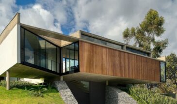 House 7 Pátios / TETRO Arquitetura