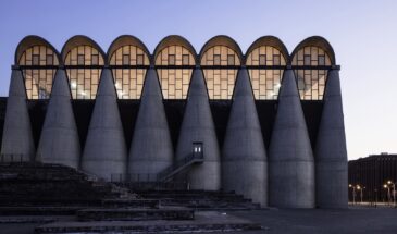 Китайское архитектурное бюро Atelier Li Xinggang спроектировало новый спортивный комплекс кампуса Тяньцзинского университета в Тяньцзине, Китай.