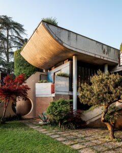 Villa Caffetto, by architect Fausto Bontempi, 1972. Calcinato, Italy.