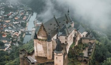 Окутанный туманом замок Вианден. Люксембург