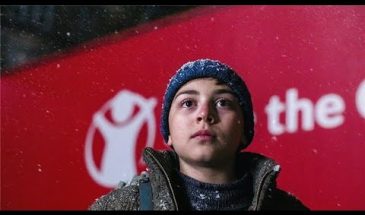 Рождественскую рекламу Coca-Cola переосмыслили, чтобы напомнить о помощи детям