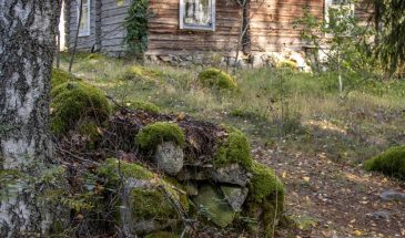 Старинный домик мельника в Финляндии площадью 40 квадратных метров. Хозяева Эева-Лииса и Хартвиг превратили строение в  дачу, сохранив налет времени. В этом домике почти как в музее!