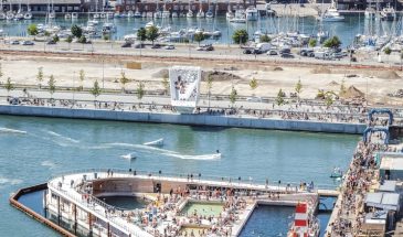 Aarhus Harbor Bath и прилегающая к ней Beach Bath предоставляют новые способы для публики наслаждаться водой в любое время года.
