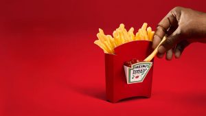 Heinz создал коробку для картофеля фри с отделением для кетчупа Heinz создал коробку для картофеля фри с отделением для кетчупа