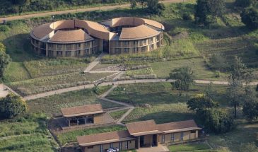 MASS Design Group сотрудничает с Руандийским институтом природоохранного земледелия (RICA) для проектирования и строительства их нового кампуса в Бугесере, Руанда. MASS руководила генеральным планированием, архитектурой, ландшафтом, проектированием и строительством нового кампуса. Проект был задуман и профинансирован Фондом Говарда Г. Баффета и поддержан правительством Руанды.