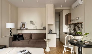 Элегантный дизайн студии 30 м2 в отремонтированном доме начала 20 века в Санкт-Петербурге. Комната 21 м2, прихожая 4 м2, санузел 5 м2. Жилье под аренду. Интерьер в стиле современной классики в оттенках бежевого и коричневого. Сохранена оригинальная кирпичная кладка.