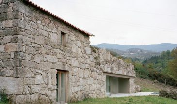 Casa en Melgaço by Nuno Brandão Costa
