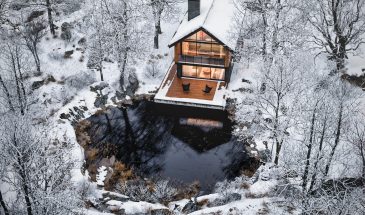 Не коммерческий проект, для развития навыков визуализации. Soft: ArchiCAD (модель дома), SkethUP (моделирование рельефа), Twinmotion 2024