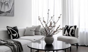 Монохромная квартира для студентки с нестандартными решениями