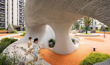 Серия бетонных валунов, напечатанных на 3D-принтере, создаёт мосты, туннели и цветочные горшки на игровой площадке Boulder Park в провинции Шаньдун, Китай, спроектированной компанией Xisui Design.