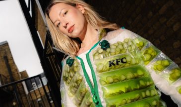 KFC создал куртку с маринованными огурцами