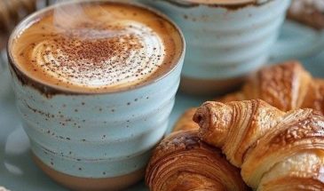 Серо-бирюзовые тона и светло-коричневая гамма  это мягкая и сладкая композиция, в которой есть охлаждающий и согревающий элемент, что наполняет чувством уюта и умиротворения. Дополнить палитру можно кремовым, бежевым.