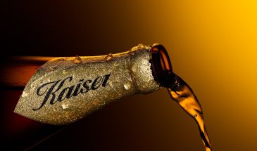 Студия Luminous Design задизайнила лимитированные упаковки к 50-летию пива Kaiser