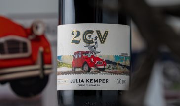 Креативное агентство M&A отмечает 400-летие семьи Мелло выпуском вина в честь легендарного Citroën 2CV