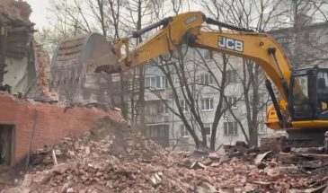 В Лобне сносят аварийный жилой дом