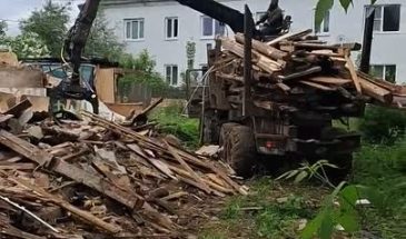 В муниципальном округе Лотошино сносят аварийный жилой дом