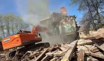 В Ступине ведутся работы по сносу аварийного жилого барака