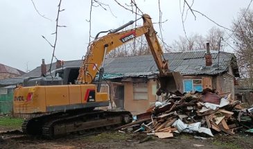 В Дмитрове сносят аварийный жилой дом