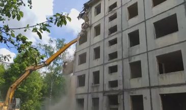 В Клину начался снос аварийного жилого дома