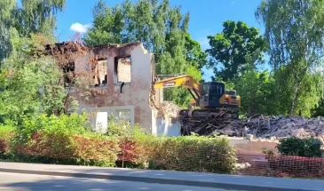 В Богородском городском округе начался снос аварийного жилого дома