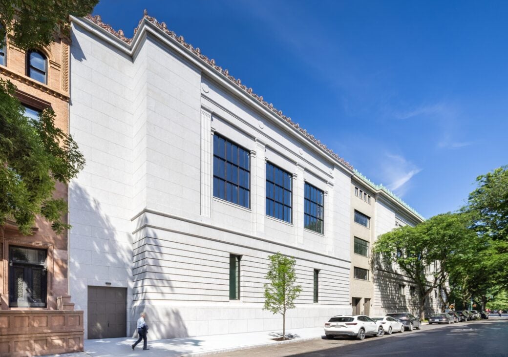 Robert A.M. Stern Architects достроило крыло американской демократии в музее New York Historical